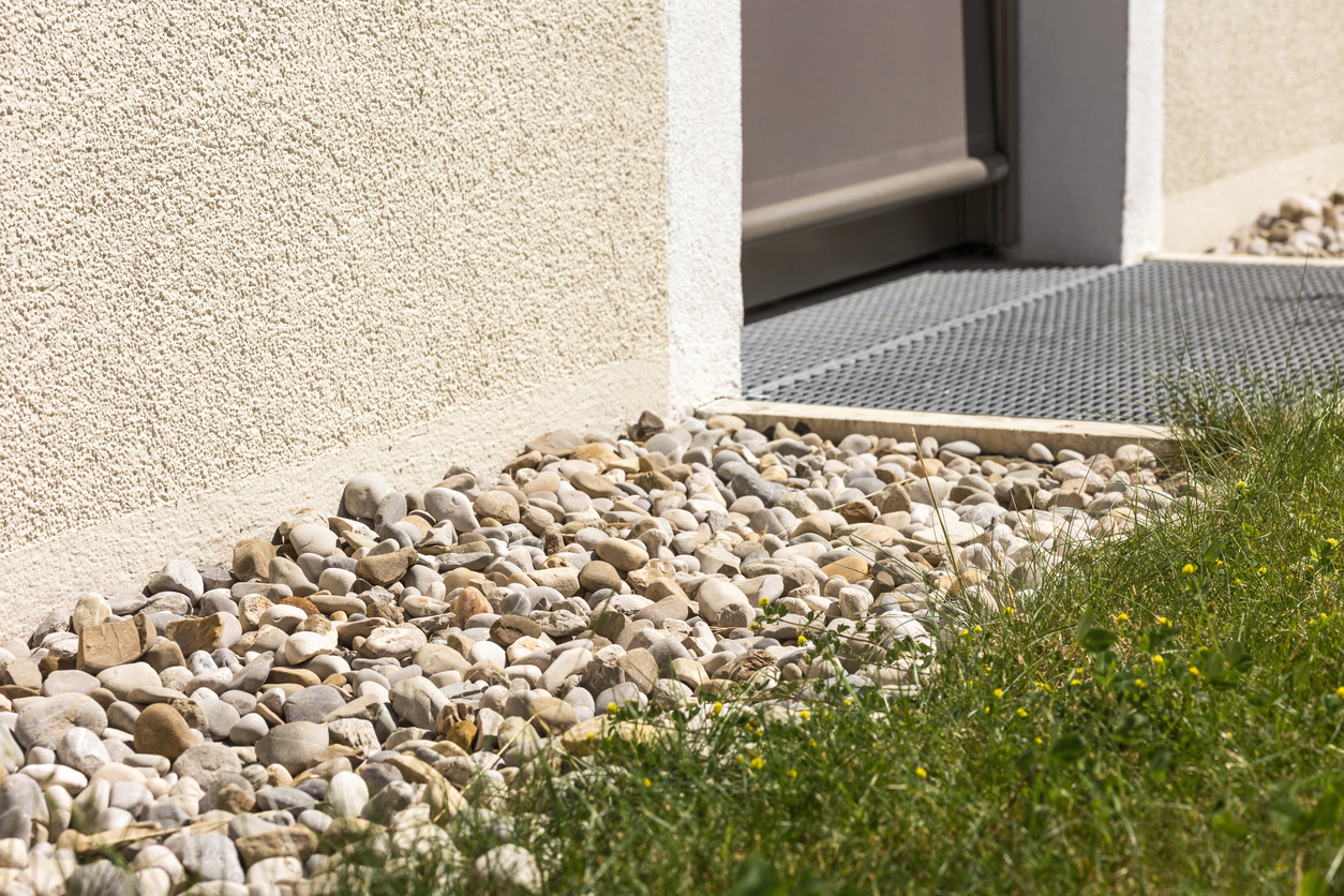 Préparation et terrassement des abords d'une habitation